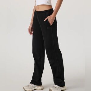 Vuori Sedona Straight Leg Sweatpants size medium